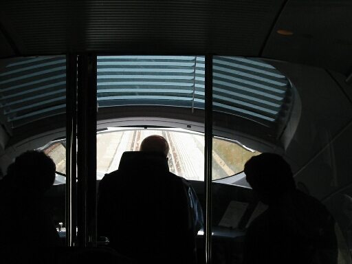 9 FUEHRERSTAND BEI 300KM/H.JPG